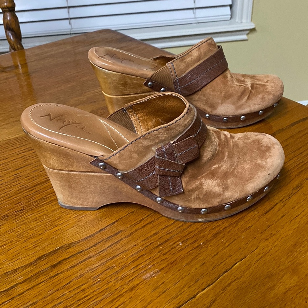 Clogs